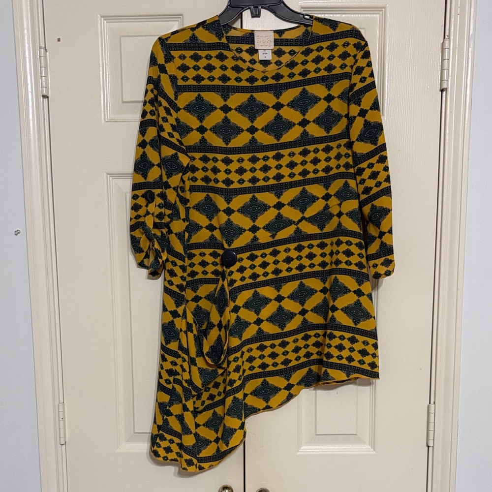 Elegant Geometric Patterned Blouse